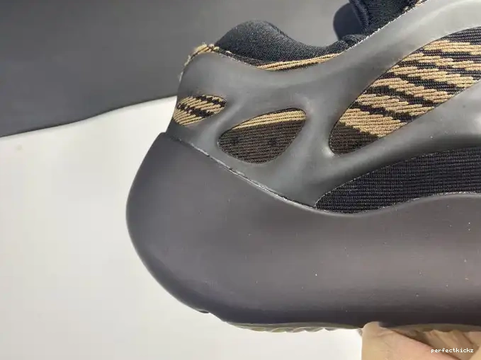 ADIDAS 700 GY0189 YEEZY V3 0604